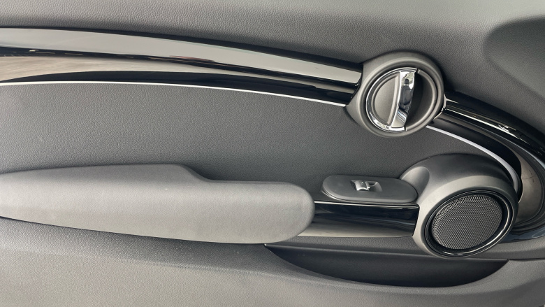 MINI Hatchback 1.5 Cooper Classic 3dr Auto Petrol Hatchback